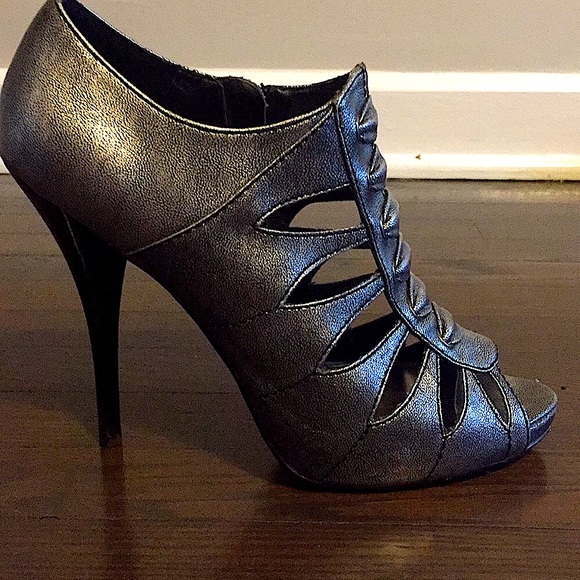 Heels - Picture 4 of 7